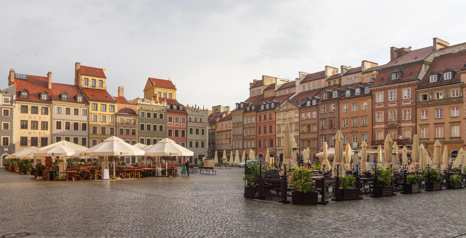 Warsaw Old Town Market Square with colourful reconstructed townhouses and outdoor caf�é terraces